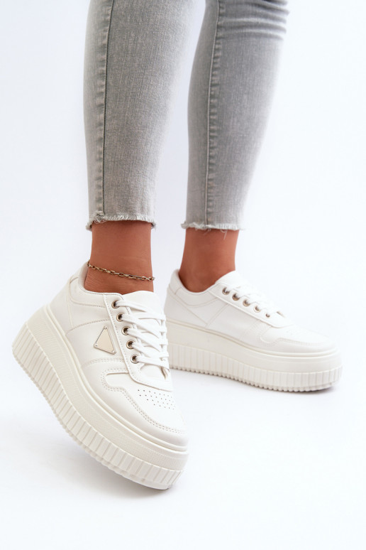 Sneakers modeļa apavi   no eko ādas ar platformu baltas krāsas Chrisstin