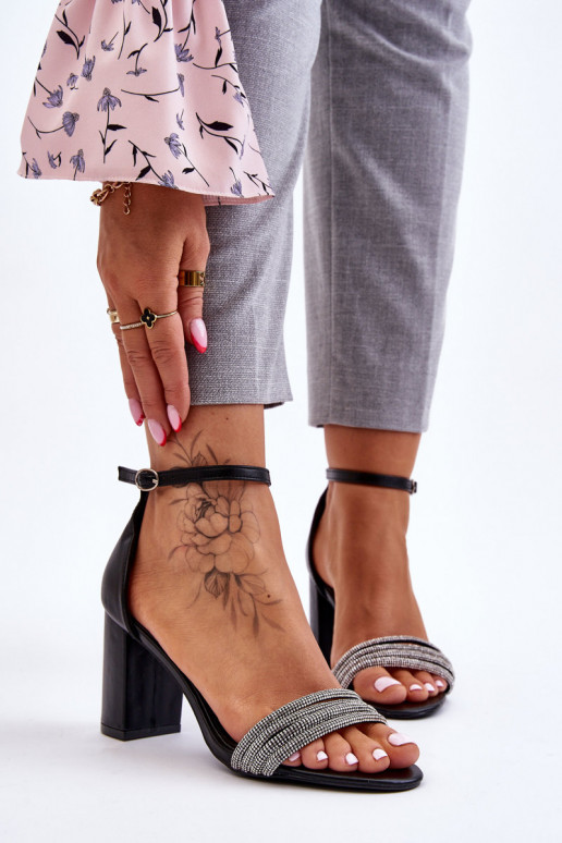 Eleganta stila sandales ar mirdzošiem spīdumiņiem ar papēdi melnas krāsas Laurene